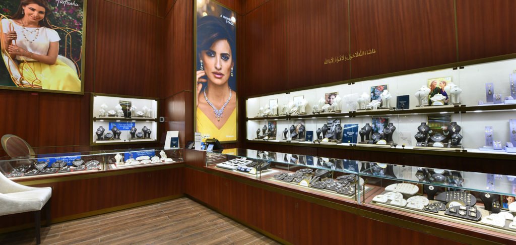 It is one of the best places to buy gold necklaces in Dubai with more than 300 outlets across the Middle Eastern region.