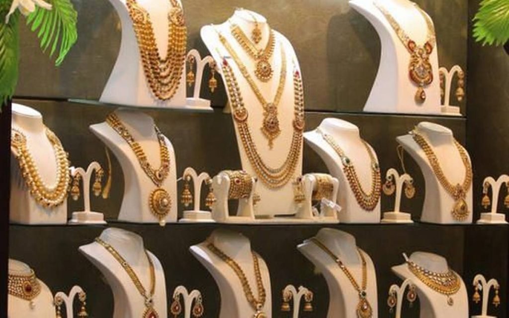 It is the best place to buy gold in Dubai near the airport. 