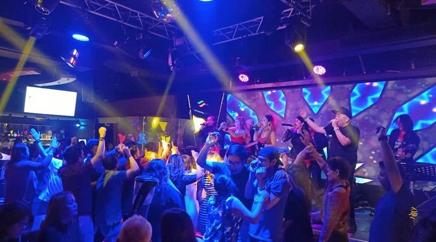 Filipino nightclub to explore night life